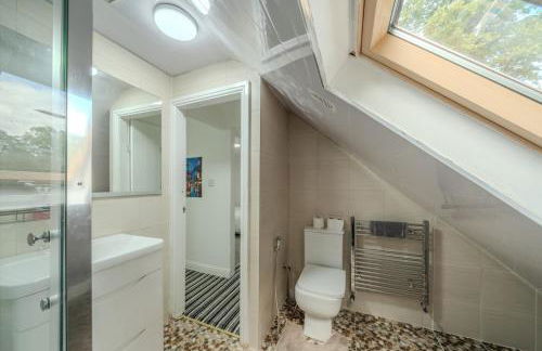 Modern 4-Bed Retreat in Prestwich, Perfect for Weekend Getaways - Foto 6