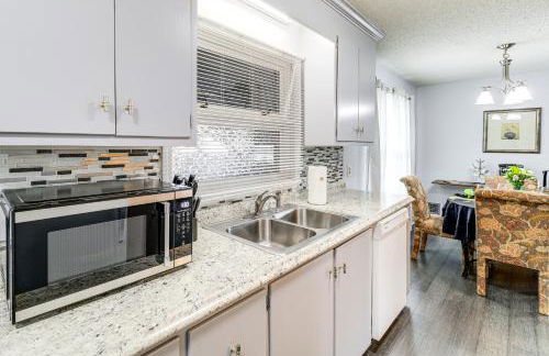 Retreat with Fenced Backyard in Kingsport! - Foto 7