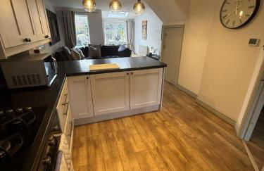 Cosy 4BR house, West Didsbury, bars and restaurants close by, Free Parking, Sleeps 8 - Photo 29