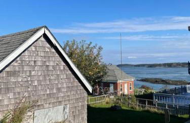 Updated Historic Water St 2 Bdr, 2 Bath apartment. - Photo 17
