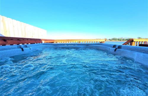 Marsh House, HOT TUB, Waterfront, KING bed, Close to Lejeune, - Foto 6