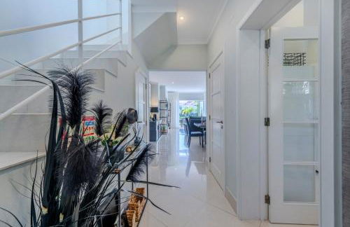 5 star Luxury Palmview apartment with large terrace and communal pool - Foto 32