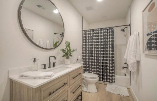 Sunflower Suite Modern Loft with Skyline Views - Foto 25