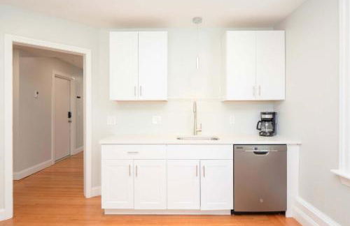 Jennifer's Cozy Apt Near Brown w In Unit Laundry - Foto 6