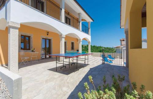 Villa in Skitaca with Pool and Sea Views - Photo 30