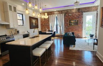 The Luxe Building- 2 Bedroom Apartment in Metropolis - Photo 3