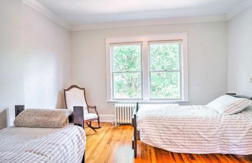 Majestic Richmond Apt with Tranquil Koi Pond! - Foto 34