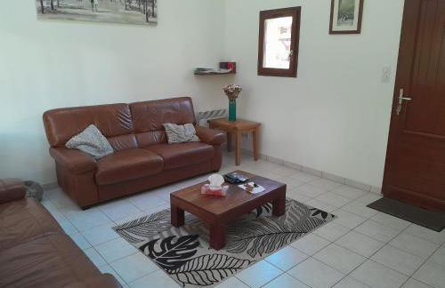 Lilas - Spacieuse maison 10 pers Jardin BBQ - Foto 10