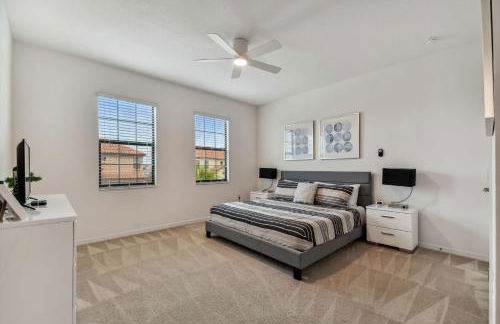 Large family friendly Vacation Home, Private Pool, Golf course location, Nr Orlando Disney Parks Florida - Photo 3