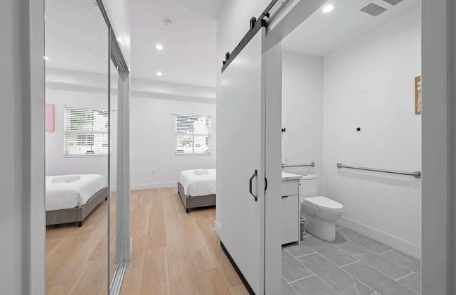 Not Affected by the Fire/modern 5BR Home With Full Amenities & Parking #2 - Foto 38