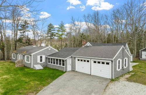 Kennebunk/Kennebunkport Beach House w/Pool! - Photo 19