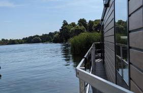 Waterview - Schwimmendes Ferienhaus auf dem Wasser mit Blick zur Havel, inkl Motorboot zur Nutzung - Foto 15