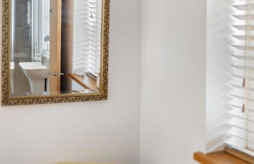 The Terrace - Beautiful 1-Bed with Roof Terrace Pass the Keys - Photo 20