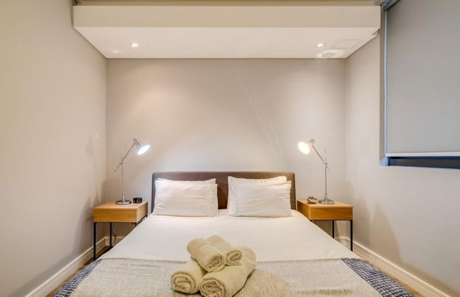 Urban Chic Apartment Close to Waterfront Warwick - Photo 9