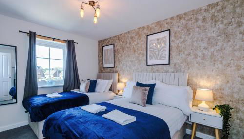 Liverpool-Halewood-Speke - NR Airport & JLR - Sleeps 8 - 5 Beds 1 sofabed 2 Bath Driveway Parking - Docks - Short 2 Long Stays - by Samina, ARZ Stays - Foto 1, towels