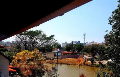 Vista para a lagoa - Enseada Azul, perto da Bacutia e Peracanga - Duas suítes Ar Condicionado - Varanda Gourmet - Lazer Completo, piscinas, quadras, sauna, pescaria, náutica, bar, restaurante, parques - Estacionamento e Portaria 24h - Foto 18