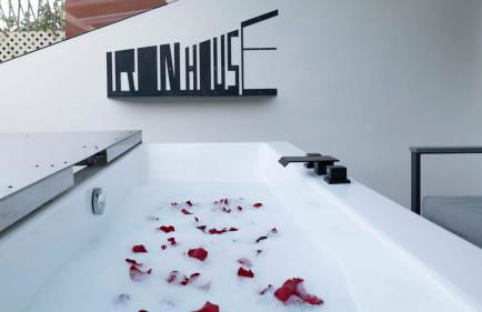 Iron House - Penthouse with Bathtub in Golden Mile & Roman Bridge - Foto 46