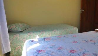We offer a crib, bed and bath linens - Foto 2
