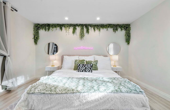 Coastal Retreat Stylish 4 BDR w/ Private Pool! - Foto 2