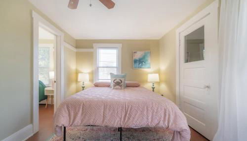 Serene Beachy Bungalow with Large Screened Porch! - Foto 3