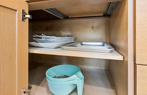 # Marbella Lane-Elegant 3BR Getaway with Superb Views - Foto 43