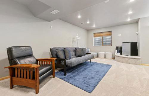 Perfectly Located 3 Bed 3.5 Bath Beautiful Townhome - Photo 23