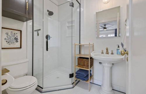 2 bed, 2 bath, historic beauty, walk downtown - Foto 51