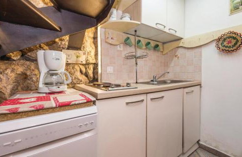 Stunning Home In Jurdani With Wifi - Photo 23