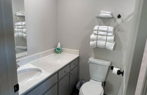 Brand New! Charming and Cozy Too - Foto 12