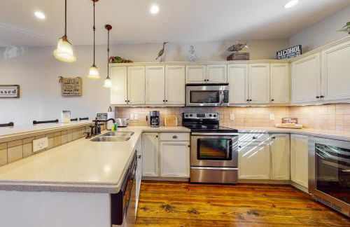 Spacious Lakeview Townhouse Sleeps 8 Deck Grill - Foto 12