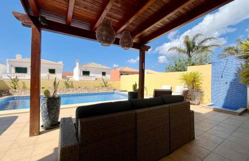 V4 moderno com Piscina - Burgau - Foto 10