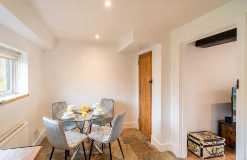 Cosy 2 Bed Terrace Peaceful Village location - Pass the Keys - Foto 26