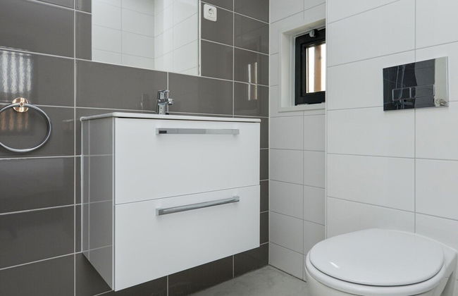 Nature Meets Luxury Stay - Photo 9