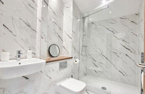 Stylish 5-bedroom Manchester Retreat Sleeps 9 by PureStay - Foto 48