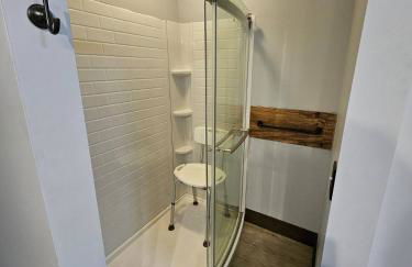 King Bed Outdoor Fireplace Seconds From Highway - Foto 8