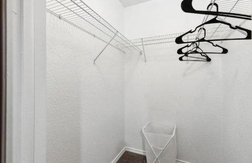 AT and T is steps away 2BD unit - Foto 26