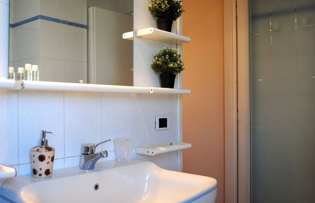 Bnbook - Sesto Calende Train Station - Foto 24