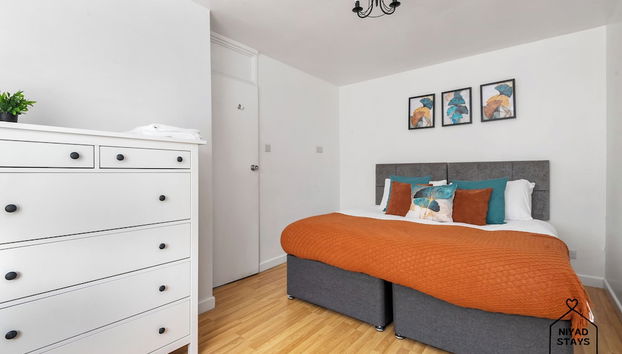 Hale Lodge, Beautiful 3 BR Home With Free Parking - Foto 4, Habitación