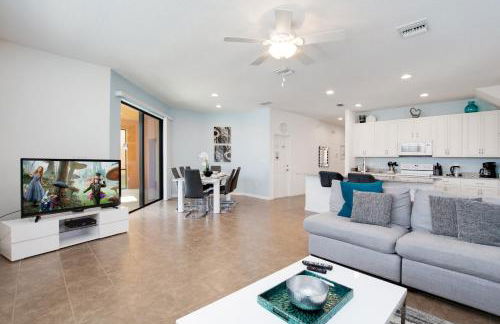 Large family friendly Vacation Home, Private Pool, Golf course location, Nr Orlando Disney Parks Florida - Photo 16