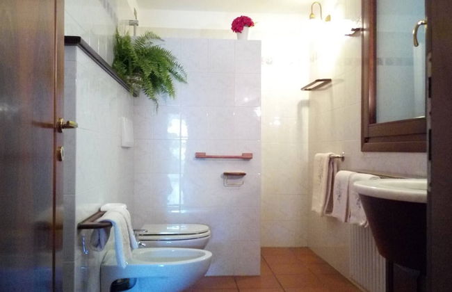 Comfortable House - Garden and Parking - Photo 15