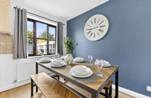Detached House - Prime Location - Free Parking, Fast Wifi and Smart TVs with Sky TV and Netflix by Yoko Property - Foto 22
