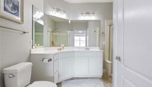 3BD 3BA Gated Condo LakeFront Lake Ozark, MO Isla Del Sol 4 M from Dam - Foto 3, towels, Shower