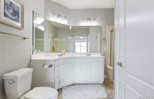 3BD 3BA Gated Condo LakeFront Lake Ozark, MO Isla Del Sol 4 M from Dam - Foto 3