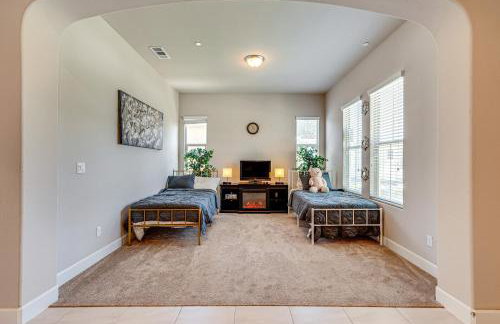 Beautiful Bakersfield Home about 8 Mi to Downtown! - Photo 10