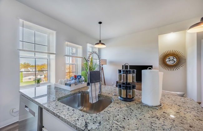 Modern Retreat Near Henry Ford - Foto 36