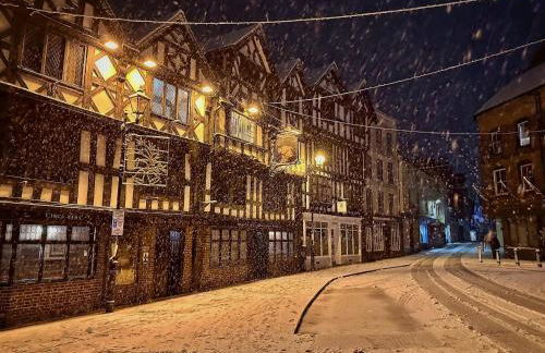 Beautiful stylish 2 bed apartment with free parking - Photo 45