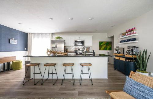 Modern Luxe 3B2B - Hot Tub - Game Room - EV Charger - Walk to Downtown LS - Foto 24