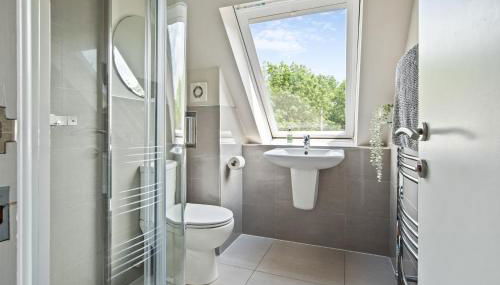 One-bed central retreat in Brockenhurst - Foto 5, Shower