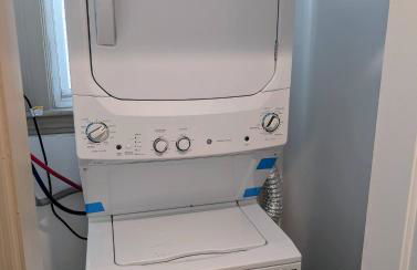 Spacious duplex retreat in city w/ Parking nearby - Foto 11