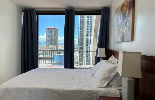 Downtown 2BR Huge Patio Free parking WiFi - Foto 9